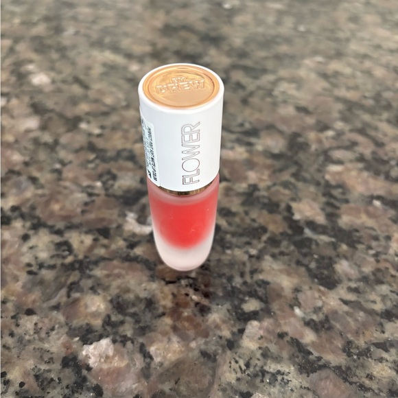 PERFECT POUT SOFT MATTE LIP COLOR Icon - Picture 4 of 5